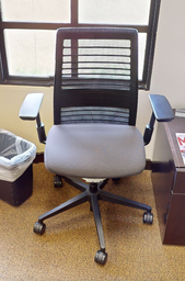 [#B13-2] Task chair with arms