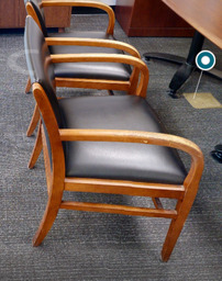 [#B9-3] Black guest chair with arms