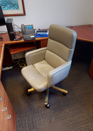 [#B13-5] Leather Task Chair