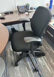 [#B13-2] Black Task Chair