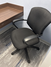 [#B13-3] Black Task Chair (style 2)