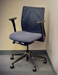 [#B13-3] Task chair with arms