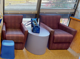 [#B12-5] Red lounge chair