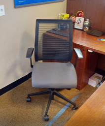 [#B12-4] Task chair with arms