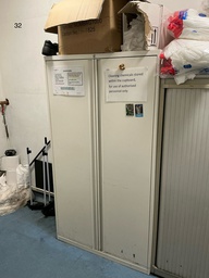 [#D22-32] Metal cabinet