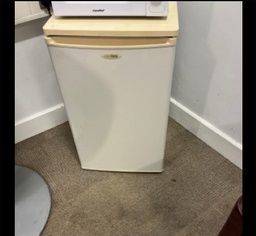 [#G10-174] Cool zone fridge