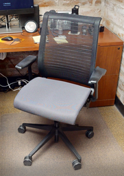 [#B13-5] Task chair with arms