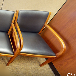 [#B9-4] Black guest chair with arms