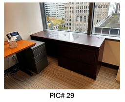 [#E4-29] DESK W/ DRAWERS ON RIGHT SIDE