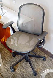 [#B13-2] Task chair with arms