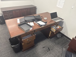 [#E4-33] office desk