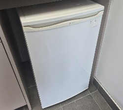 [#G9-19] Bar fridge