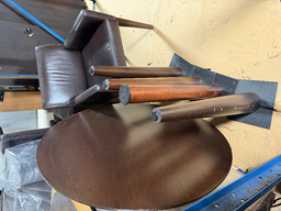 [#C2-148] 42"DIA KNOLL *with chip on surface*TABLE &amp; (4) BROWN LEATHER CHAIRS