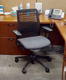 [#B13-4] task chair with arms