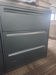 [#D8-209] 3 drawer filing cabinet - scratched 