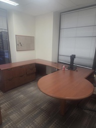 [#E7-221] excutive desk w/ return and credenza