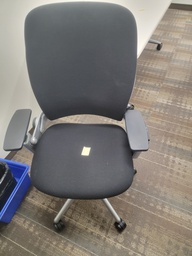 [#B13-424] Office chair