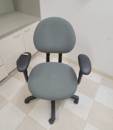 [#B13-464] Green office chair 