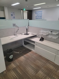 [#E6-548] L shape desk -white/w-glass