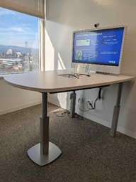 [#C5-51] Table, adjustable height huddle table