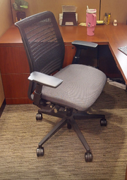 [#B13-3] Task chair with arms