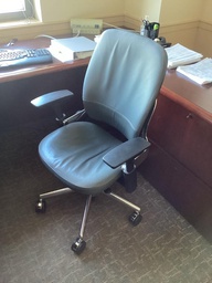 [#B13-18] Leap Task Chair