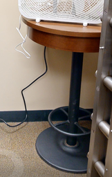 [#C4-10] Standing round lab table