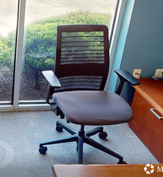 [#B13-4] Task chair with arms