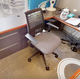 [#B13-4] Task chair with arms