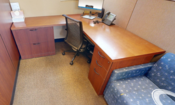 [#E6-4] L-shaped desks