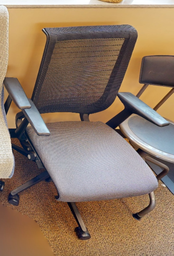 [#B13-5] Task chair with arms