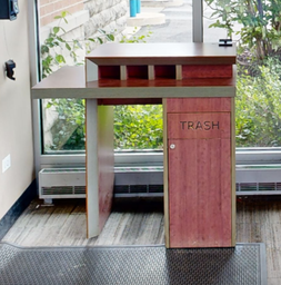 [#C4-8] Small cheque desk