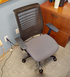 [#B13-2] task chair with arms