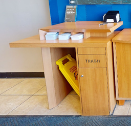 [#C4-7] Cheque desk