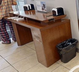 [#C4-10] Cheque desk