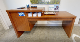 [#C4-9] Cheque desk