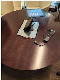 [#C4-68] Round Wood Table