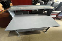 [#E2-11] Metal desk