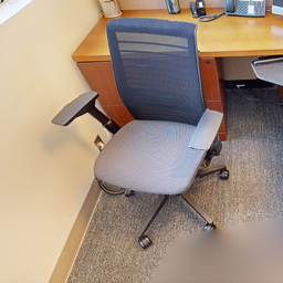 [#B13-3] Task chair with arms