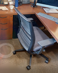 [#B13-3] Task chair with arms