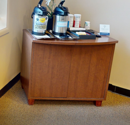 [#D20-9] 2 door cabinet