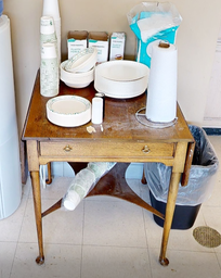 [#C11-15] Wood side table with wings