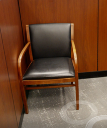 [#B9-2] Black guest chair with arms