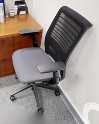[#B13-5] Task chair with arms