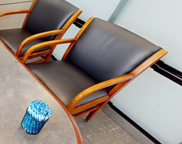 [#B9-4] Black guest chair