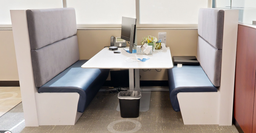 [#B3-5] Booth set - 2 tall blue boothw/table