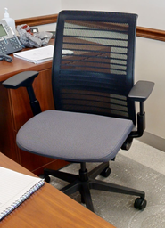 [#B13-2] Task chair with arms