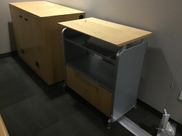 [#D19-1370] L22" W36" H39" Metal cabinet Maple top/silver frame