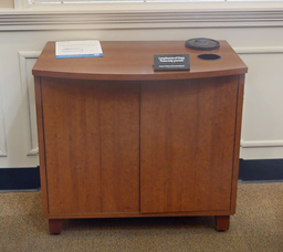 [#D20-1] 2 door wood cabinet