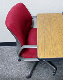 [#B13-4] Red task chair